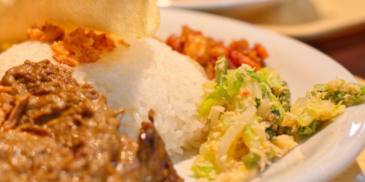 5 Menu Red Flag di Warung Nasi Rames. Jangan Pesan Menu Ini kalau Kerjaanmu Cuma Rebahan!