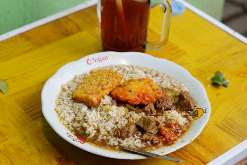 Warong Texas 1978: Legenda Nasi Rames Jogja Dekat Kampus Sanata Dharma yang Menyediakan hingga 50 Pilihan Menu