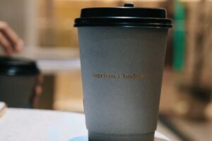 Sobat Misqueen Nggak Perlu FOMO Ngopi di Harlan + Holden Coffee. Harganya Mahal, Kopinya Biasa Aja