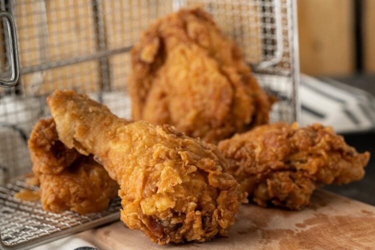 4 Fried Chicken Lokal yang Rasanya Nggak Kalah sama KFC Dan McD