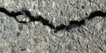 Jalan Sepanjang Waduk Mrica Adalah Jalan yang Paling Hancur di Banjarnegara