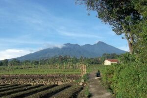 5 Cerita tentang Gunung Salak yang Perlu Diketahui Pendaki