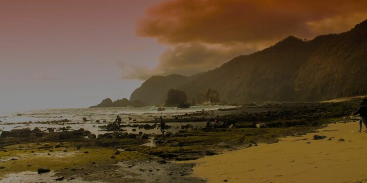 Darurat Jember Kota Seribu Gumuk: Kalau Uang Sudah Berbicara, Gumuk pun Dihancurkan!