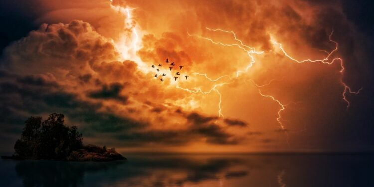 Dear PLN, ketimbang Cosplay Jadi Debt Collector, Lebih Baik Perbaiki Layananmu yang Gitu-gitu Aja, Nggak Asal Cabut Listrik!