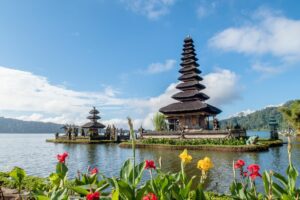 Menguak Alasan Betapa Mengerikannya Cara Bule Mengendarai Motor di Bali