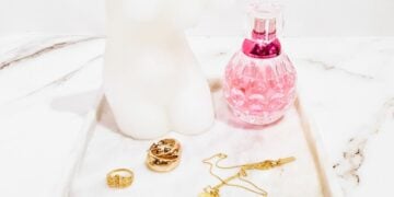 6 Rekomendasi Parfum Wanita Berwarna Pink dengan Aroma Segar dan Nggak Menyengat