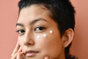 5 Rekomendasi Eye Serum Terbaik yang Ampuh Atasi Mata Panda hingga Kerutan Halus