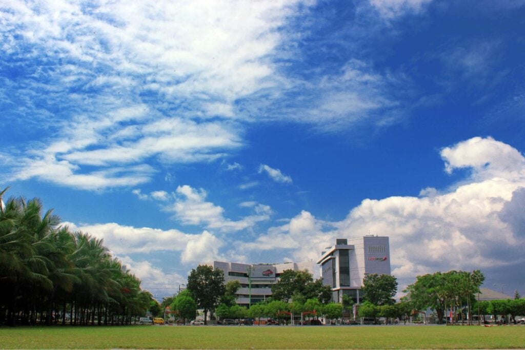 Alun-alun Jember Itu Tempat Nongkrong Asyik asalkan Nggak Ada Pengamen yang Mengusik