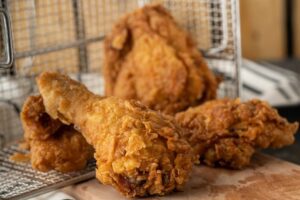 Mengukur Panjang dan Tebal Ayam Olive Fried Chicken dan Rocket Chicken: Mana sih yang Lebih Memuaskan?