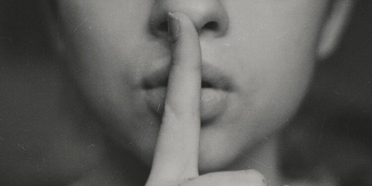 Mode Hening di GrabCar Sebenarnya Nggak Perlu Ada, Serius!