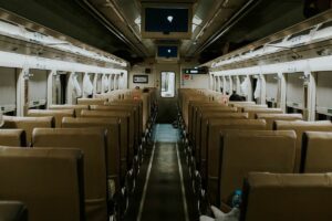 Membandingkan Perjalanan Jogja-Banyuwangi: Naik Kereta Api Sri Tanjung Lebih Aman, Naik Bus Sama dengan Setor Nyawa
