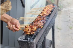 Di Malang, Sarapan dengan Menu Sate Ayam Adalah Hal yang Biasa