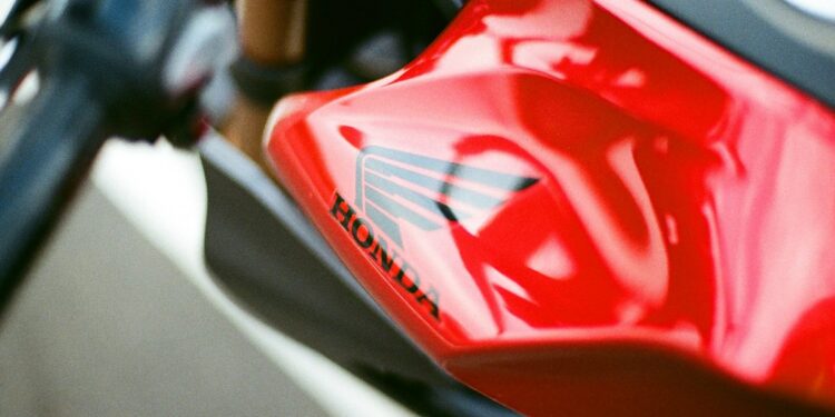 Honda Supra X 125 Motor Terbaik? Ngawur, yang Terbaik Tetap Karisma (Unsplash)
