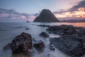 Jangan Berwisata ke Pantai Pulau Merah Banyuwangi saat Libur Panjang, Cuma Bikin Kesal