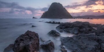 Jangan Berwisata ke Pantai Pulau Merah Banyuwangi saat Libur Panjang, Cuma Bikin Kesal