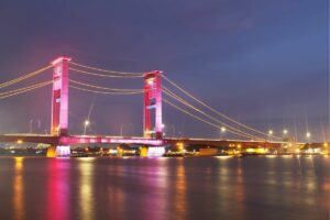 Jika Ada yang Lebih Sulit dari Menjilat Siku Sendiri, Mencari Kerja di Palembang Adalah Jawabannya