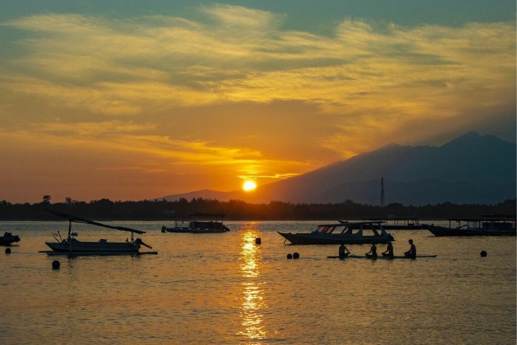 Culture Shock Naik Kapal Batu Layar dari Lombok ke Surabaya: Penumpang Cekcok dengan Brimob dan Keributan Lainnya