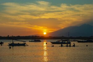 Lombok jadi surga pariwisata, tapi bikin warganya cuma jadi penonton dari luar pagar kemewahan