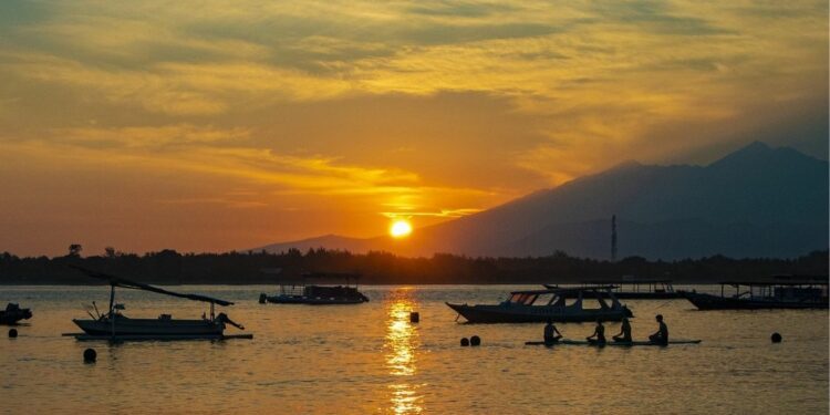 Culture Shock Naik Kapal Batu Layar dari Lombok ke Surabaya: Penumpang Cekcok dengan Brimob dan Keributan Lainnya