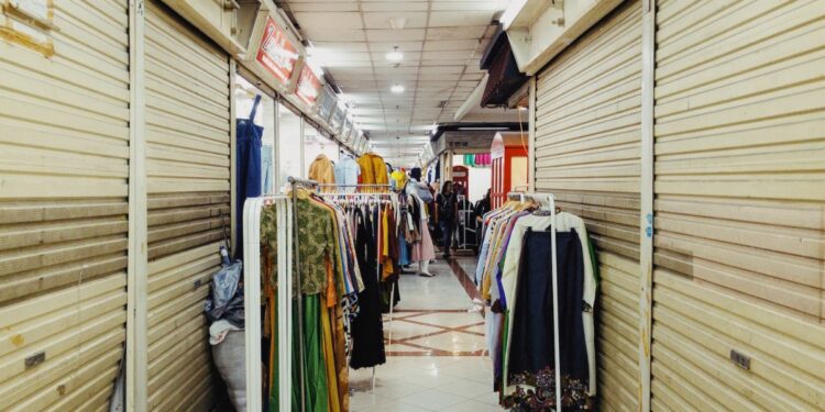 Pedagang Pasar Tanah Abang Bukannya Tidak Bisa Jualan Online, TikTok Shop yang Kelewat Batas Mojok.co