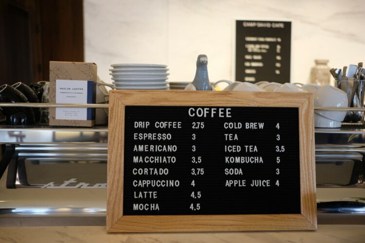 Alasan Logis Coffee Shop Melarang Makanan/Minuman dari Luar (Unsplash)