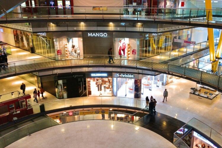 4 Alasan Pakuwon Mall Surabaya Lebih Baik daripada Tunjungan Plaza