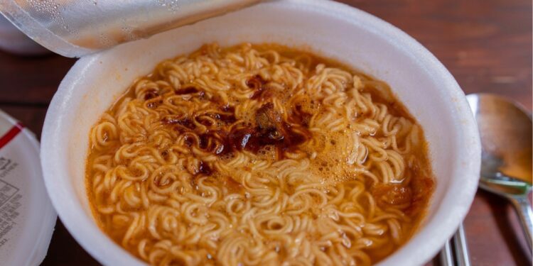 5 Kombinasi Pop Mie yang Paling Cocok. Enaknya Kebangetan!