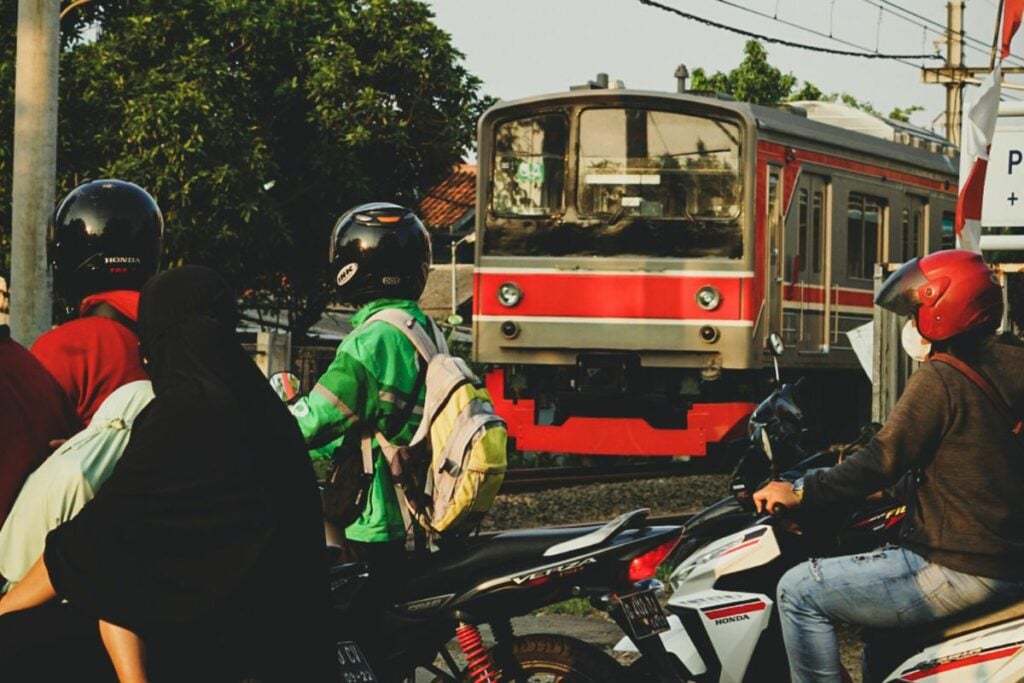 Perlintasan KRL Pasar Minggu Problematik dan Menguji Kesabaran