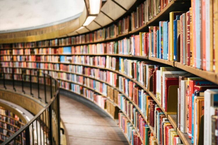 Pinjam Buku di Perpustakaan Itu Menyenangkan, yang Menyebalkan Cari Bukunya
