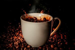 Kopi Gadis Kretek Janji Jiwa Rasanya kayak Rokok Dji Sam Soe yang Diblender Jadi Segelas Kopi Dingin, Kaum Pembenci Rokok Dilarang Mencoba!