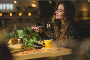 Nggak Semua Food Vlogger Jujur, Ada Juga yang Penuh Dusta. Jangan Mudah Percaya!