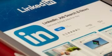 Menerka Isi Profil Kak Ros Upin Ipin di LinkedIn