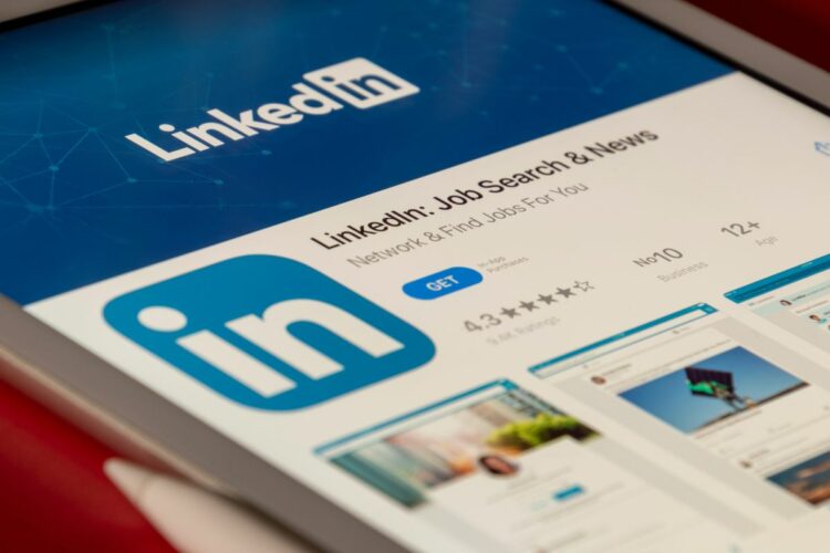 Menerka Isi Profil Kak Ros Upin Ipin di LinkedIn