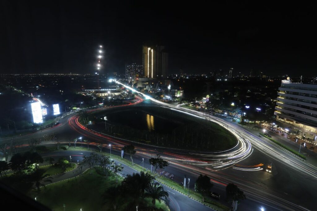 Kata Siapa Surabaya Romantis kalau Malam Hari? Lebih Ngeri sih, Iya!