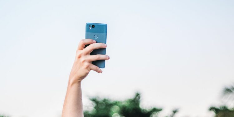 Ngapain Foto Bareng Pejabat? Ribet dan Nggak Ada Untungnya!