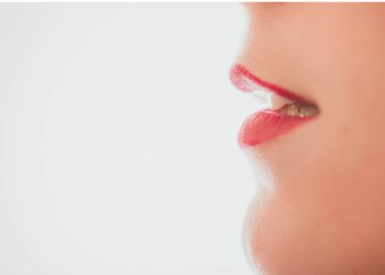 5 Rekomendasi Lip Serum Terbaik untuk Bibir Hitam dan Kering. Sudah Terdaftar BPOM dan Tersertifikasi Halal