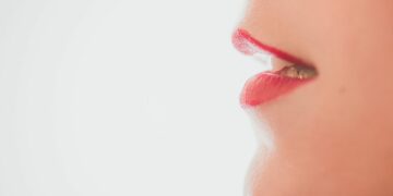 5 Rekomendasi Lip Serum Terbaik untuk Bibir Hitam dan Kering. Sudah Terdaftar BPOM dan Tersertifikasi Halal