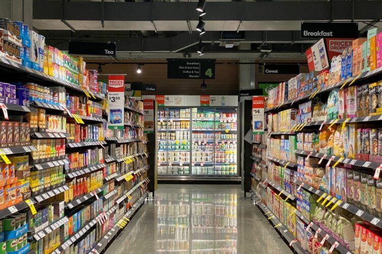 Akui Saja Belanja di Minimarket Memang Menjengkelkan karena Harus Bertemu Karyawan yang Cuek dan Lelet