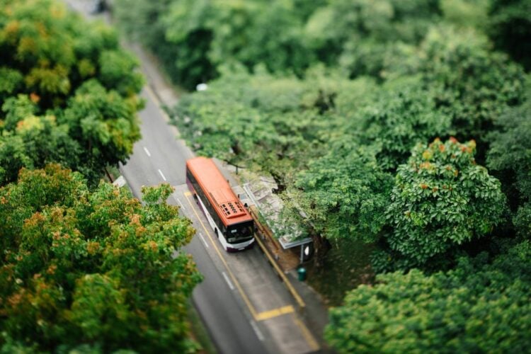 Bus Ladju Jurusan Ambulu-Surabaya, Bus Minim Fasilitas yang Jadi Pahlawan Warga Jember Selatan
