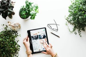Perempuan Belanja Online dengan Shopee, Laki-laki dengan Tokopedia. Bukan Kebetulan Aja, Ada Alasan di Baliknya