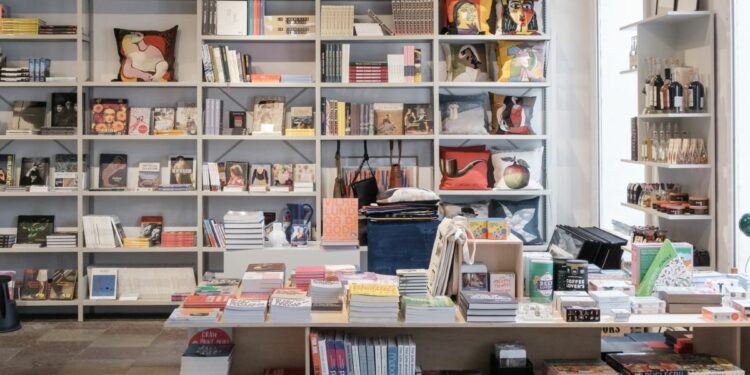 Mencari Toko Buku di Banyuwangi seperti Jarum di Tumpukan Jerami, Sulit! Mojok.co