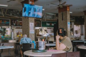 Kopitiam Itu Warung Kopi, tapi yang Laris Manis Justru Makanannya