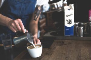 Panduan Berhadapan dengan Rayuan Sakti Barista yang Berusaha Upselling   