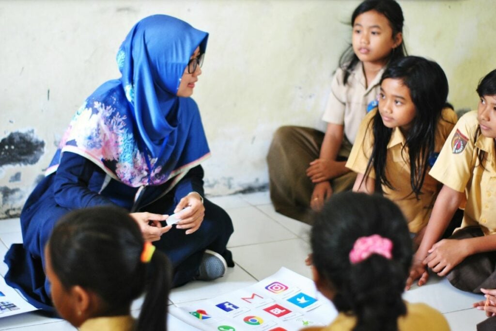 Tiga Dosa Fakultas Keguruan yang Membuat Calon Guru Tidak Berkembang Mojok.co