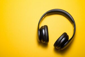 Selera Musik Berhenti Berkembang, Tanda Kita Terlalu Sibuk Menjadi Orang Dewasa?
