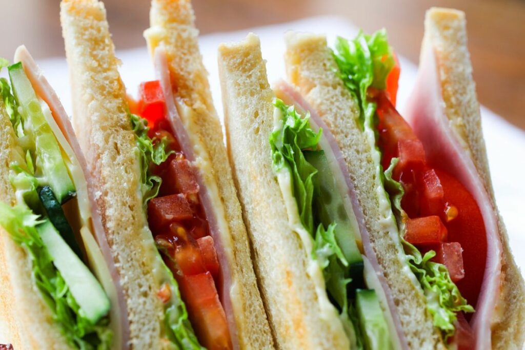 Sandwich Aoka, Harga (Terlalu) Murah, Rasanya Sama Sekali Nggak Bercanda