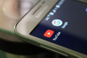 Pak Menteri, Memangnya Kenapa kalau Sinyal 5G buat Nonton YouTube doang? Terserahlah Mau buat Apa, Bebas!