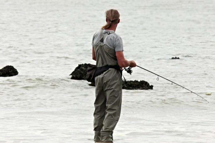 Memancing Ikan, Tren Healing Mahasiswa yang Harus Didukung Penuh. Dosen Muring, Tinggal Mancing!