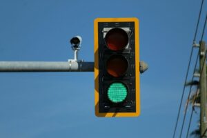 Pidato Wali Kota Diputar di Lampu Merah Surabaya: Inovasi yang Sia-sia, Cuma Jadi Polusi Suara