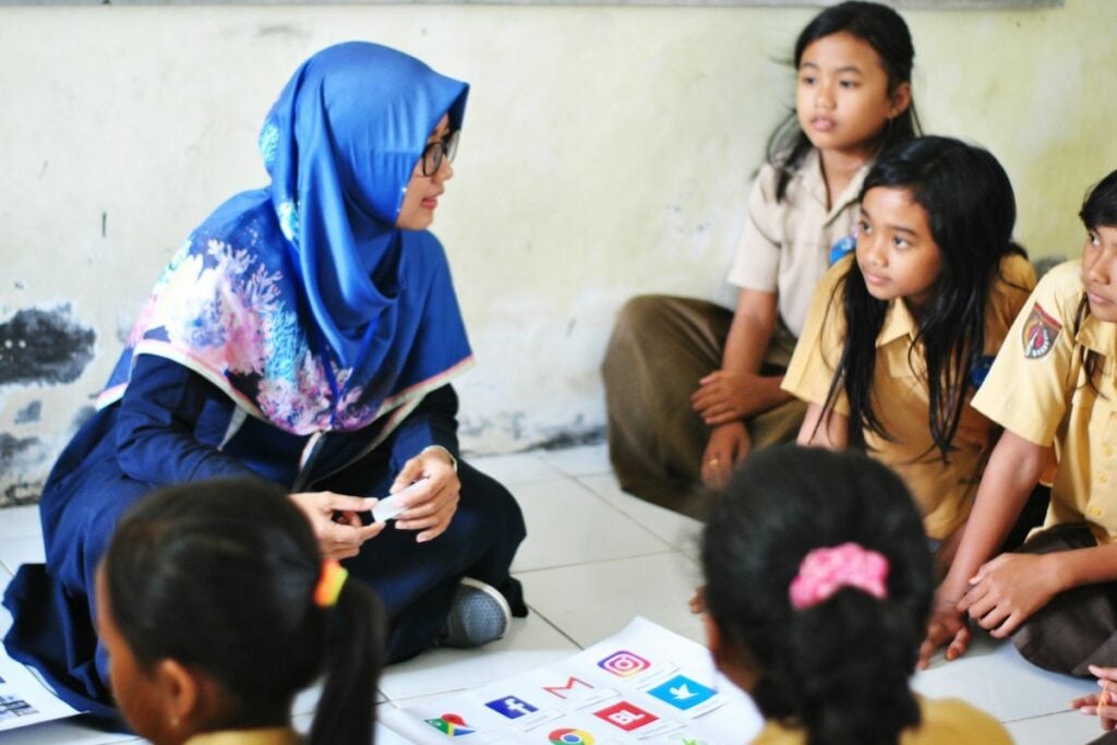 Mahasiswa PPL: Lebih Banyak Dimanfaatkan Guru Lain Ketimbang Dapat Ilmu Mojok.co